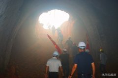 中铁二十一局五公司：兴泉铁路XQXN-4标又一座隧道顺利贯通