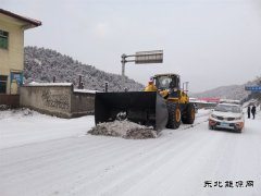 蒲白建庄矿业：撒盐清雪确保煤炭销售车辆安全通行