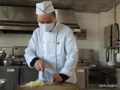 “疫情防控我在前”——谢家祥：为职工提供可口的饭菜是我的责任