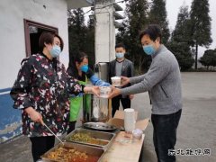 黔金煤业：党员志愿者“帮厨”助战疫