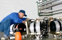 雷鸣科化公司利用假期为设备做“保健”