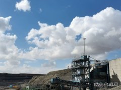 雨后的露天矿（摄影作品）