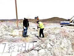 富蕴路政管理局“迎国检、保畅通”清理非法平面交叉道口