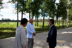 兴凯湖电业公司：党徽闪耀迎七一 关注问慰老党员