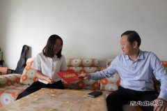 河南英皇体育义煤公司千秋煤矿“金秋助学”情满矿区