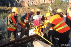 云南：丽香铁路与丽江站既有线顺利“接轨”