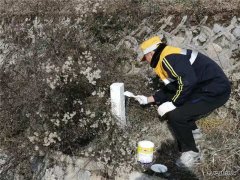 蒲白矿业铁路运输公司：为保安全亲率队  跋山涉水除隐患