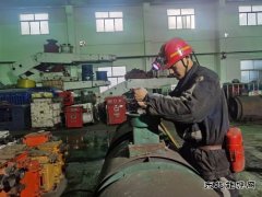 陕煤陕北矿业涌鑫公司采煤机检修的“行家里手”