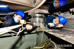 图片新闻：生产运维 保障安全