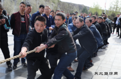 陕煤陕北矿业涌鑫公司举行“庆百年、迎五一、展风采”拔河比赛