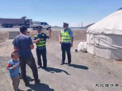 阿勒泰执法支队青河执法大队：清理摆摊设点，保证公路安全畅通
