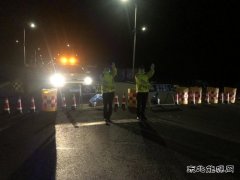 哈巴河执法大队：保驾桥梁拆除施工，护航群众平安出行