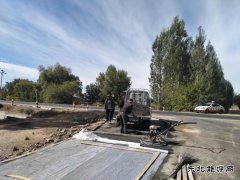 阿勒泰执法支队北屯执法大队加强巡道  确保中秋节日期间公路安全