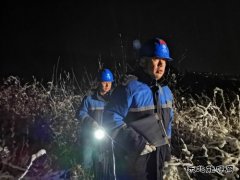 热血融冰 日夜奋战恢复受灾电力线路