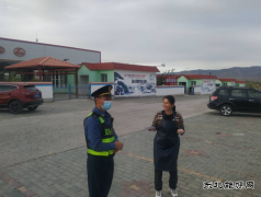 阿勒泰执法支队富蕴执法大队：开展路域环境整治“秋季攻势”