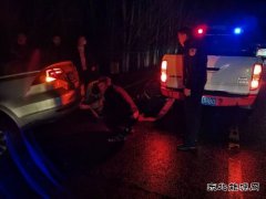 阿勒泰执法支队青河执法大队巡查途中救援车辆