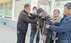 蒲白马南社区：“暖心哥”爱心传递正能量