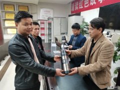 蒲白矿业煤矿运营公司工会为职工配发保温壶获赞