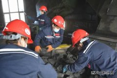 新铁矿：17姐妹矸石堆里年捡煤炭12万吨