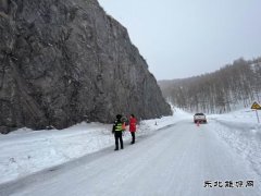阿勒泰执法支队哈巴河执法大队：加强联合巡查确保道路安全稳定