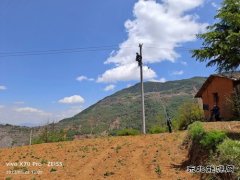 会泽供电局火红供电所对陆家坪变台进行涉电隐患治理