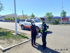 暖！阿勒泰执法支队北屯执法大队执法员护送七旬迷路大娘回家