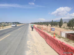 阿勒泰执法支队开展改扩建公路安全隐患排查