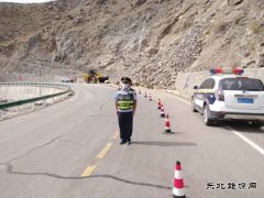 富蕴执法大队：节日我在岗 排隐患保畅通