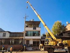 小车撞断电杆会泽供电局紧急抢修保供电