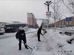 富蕴执法大队：在职党员进社区 打扫卫生践行动