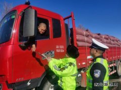 哈巴河执法大队：加大普法宣传力度 提升群众爱路护路意识