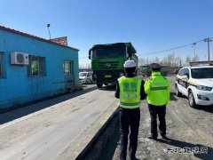 哈巴河执法大队：持续开展路警联合治超、确保辖区道路安全畅通