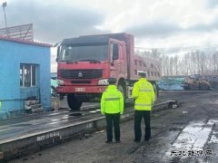 阿勒泰执法支队哈巴河执法大队：加强超限治理 保障公路安全