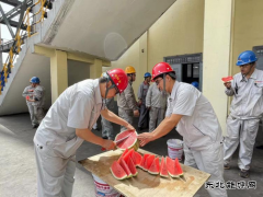 潞安焦化公司开展“夏日送清凉 党员在行动” 志愿服务活动