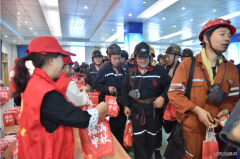 中煤新集板集煤矿：福满中秋 浓情矿山