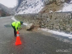 阿勒泰执法支队哈巴河执法大队：联合巡查 除雪保畅