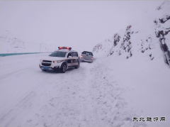 阿勒泰执法支队富蕴执法大队：应对强降雪 奋战保畅通