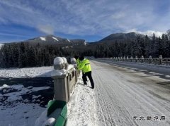 哈巴河执法大队：多措并举确保辖区公路安全畅通