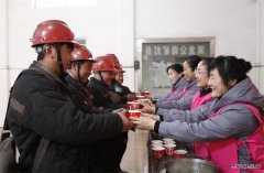 淮北双龙公司开展“冬至送温暖&#8226;关怀送一线”协安慰问活动