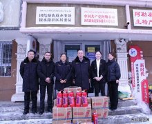 阿勒泰执法支队开展“寒冬送温暖、新年嘱安全”慰问活动