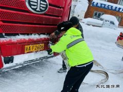 阿勒泰执法支队哈巴河执法大队：以雪为令 除雪保畅