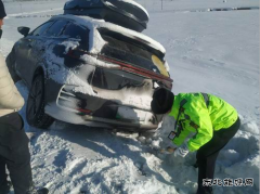 阿勒泰执法支队富蕴执法大队：应对恶劣天气 救援被困车辆