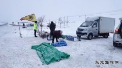 福海执法大队及时整治路边摊位，营造安全通行环境