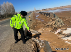 富蕴执法大队积极做好公路防汛保畅工作