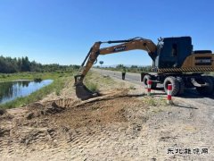 哈巴河执法大队：制止擅自拓宽道口违法行为