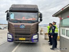 阿勒泰执法支队富蕴执法大队：开展“秋季治超攻坚”专项行动