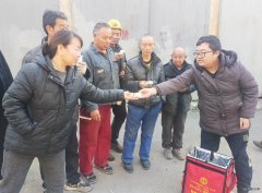 牛儿庄采矿公司：红背包”慰问鼓劲加油到班组