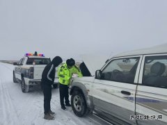 风雪坚守，护路保畅--阿勒泰执法支队：Ｖ捶ù蠖釉谛卸