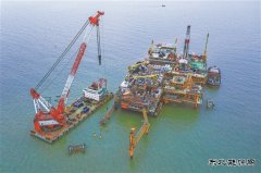 首个！中国石油建成“三体”式海上平台群