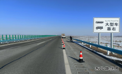 阿勒泰执法支队富蕴执法大队：执法人员暖心守护，筑牢公路安全防